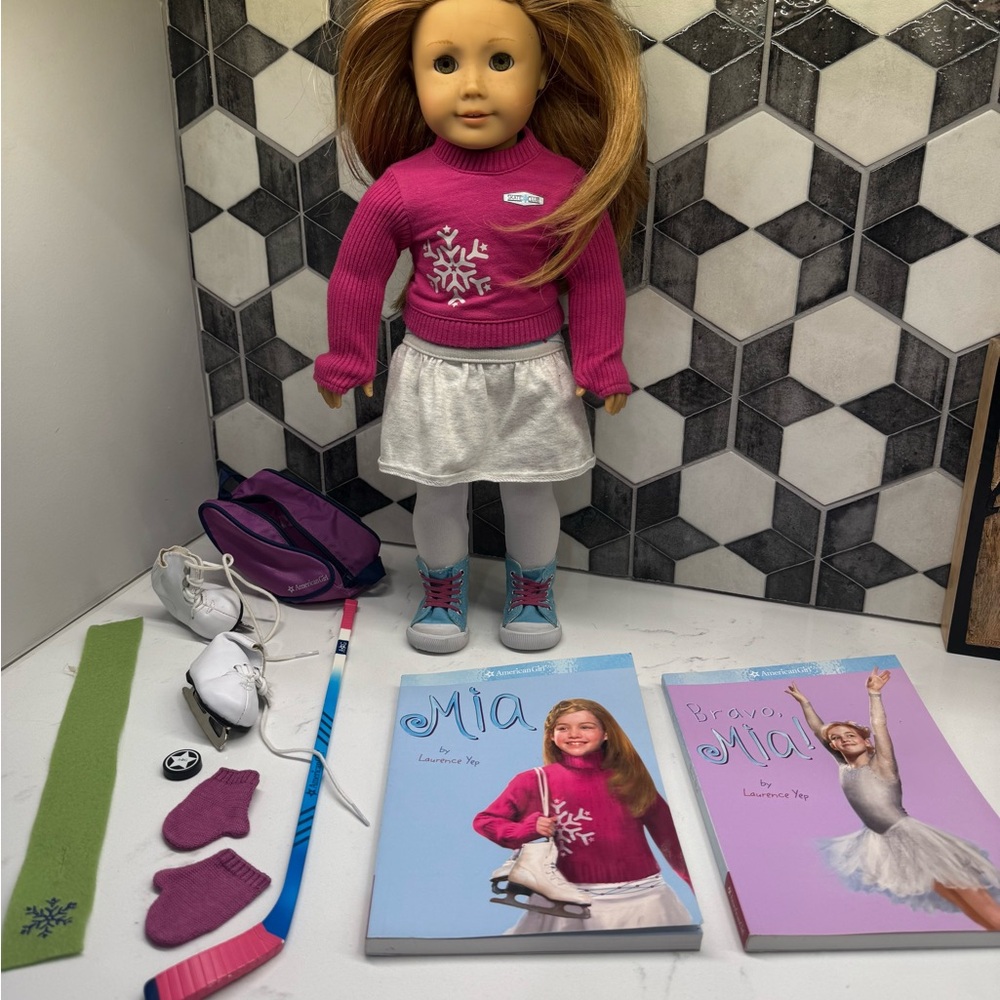 American Girl Doll (Mia) - Girl of the Year 2008 (Retired)